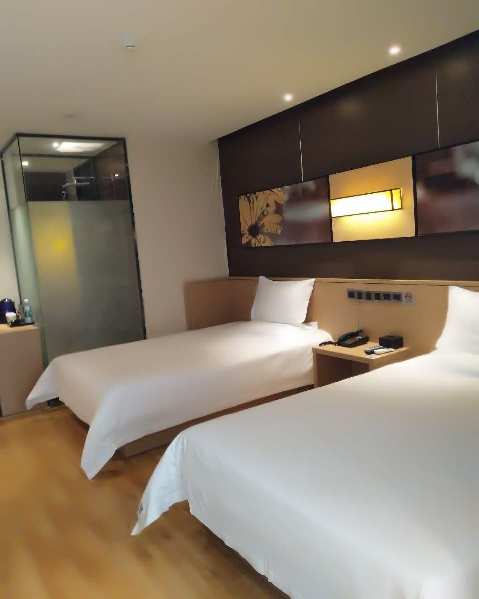 小U超级双床房