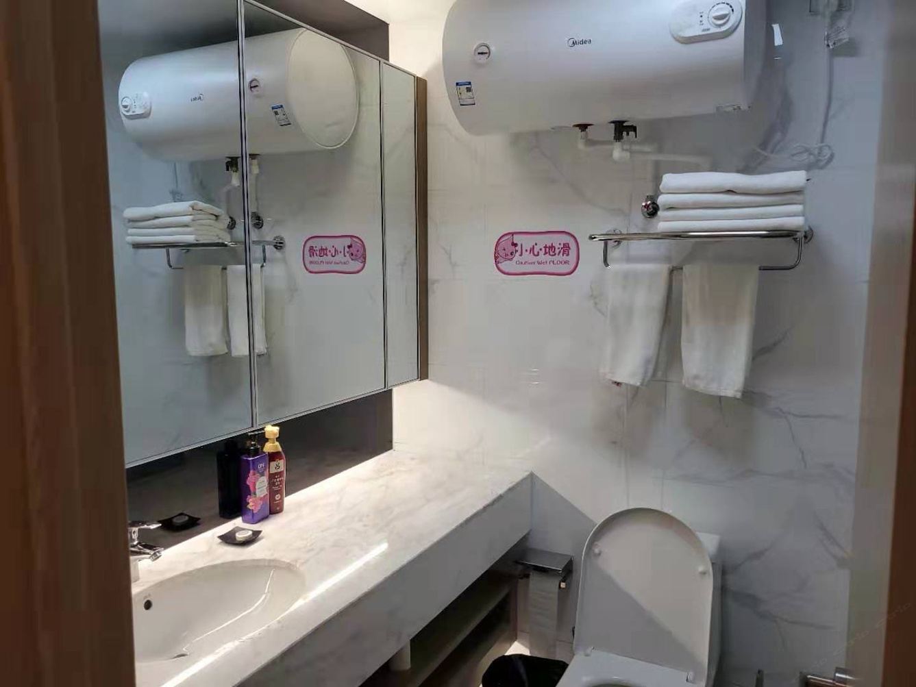 舒适电影一室大床房