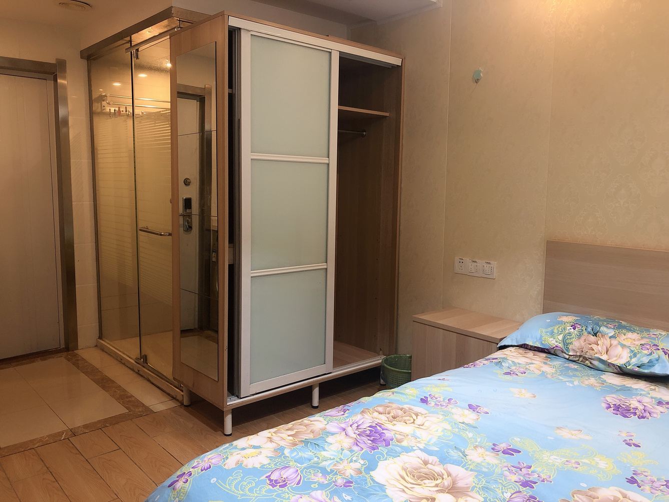 一室大床房