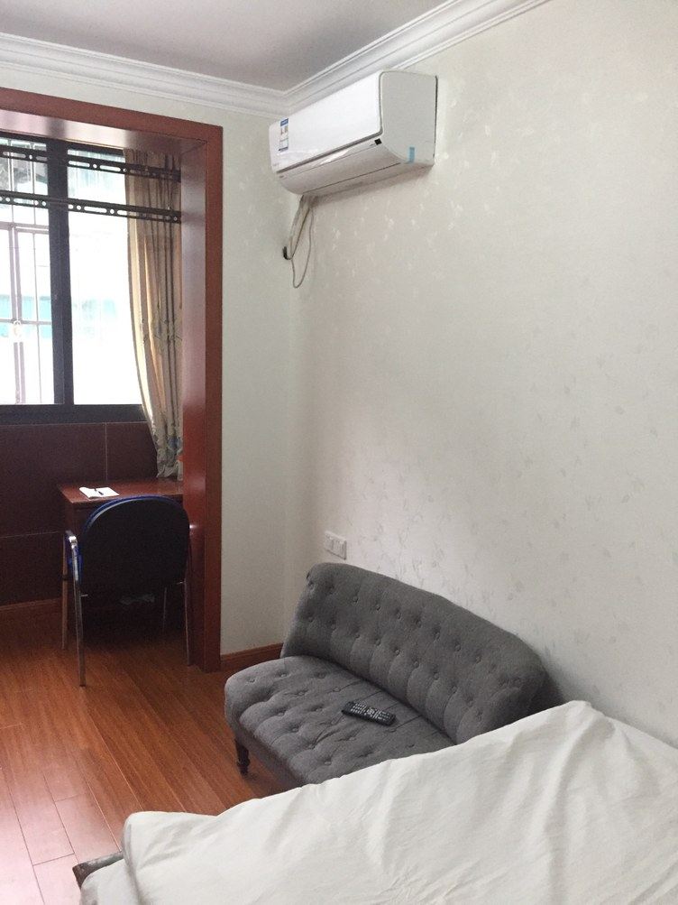精装一室大床房