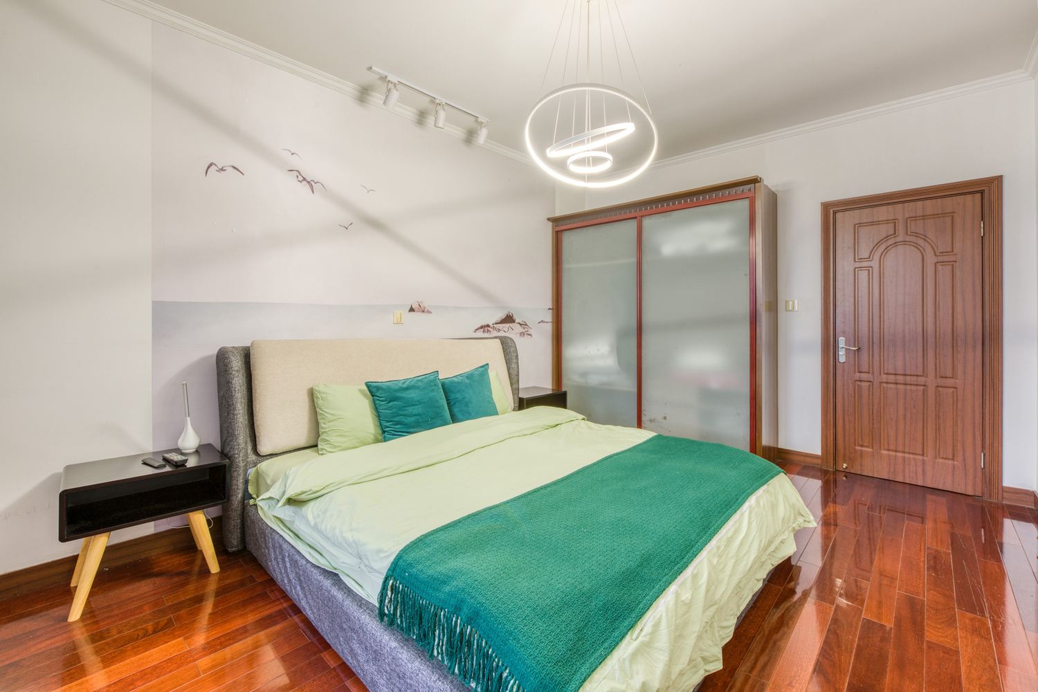 精装二室二厅套房