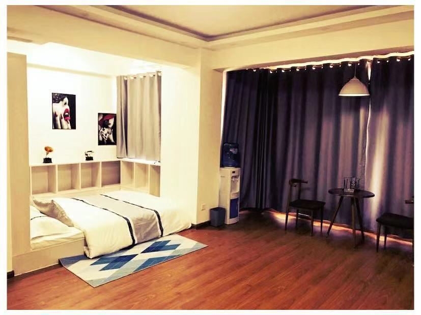 精致loft弹簧大床房