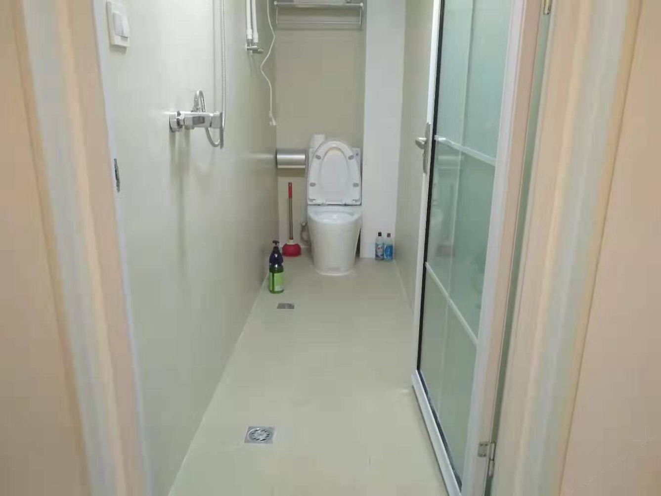 简约三室三床房