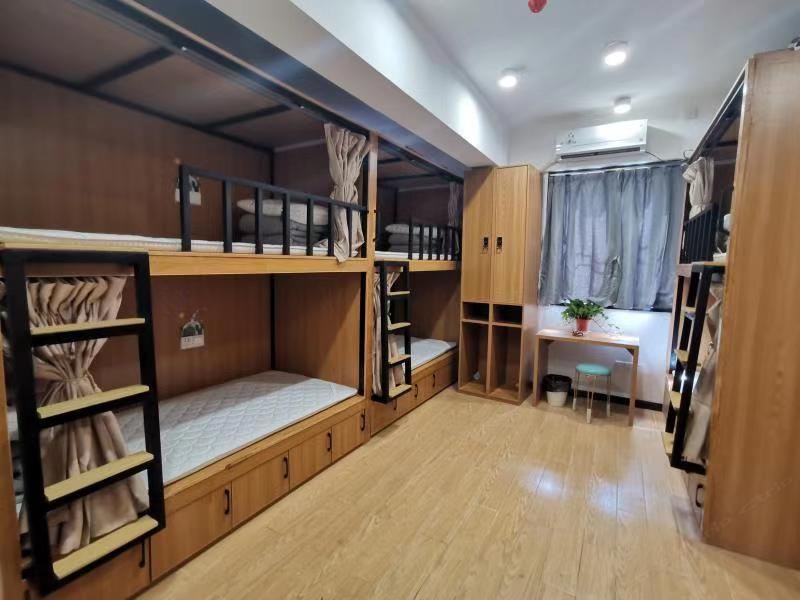 青春八人间(床位)(公共卫浴)