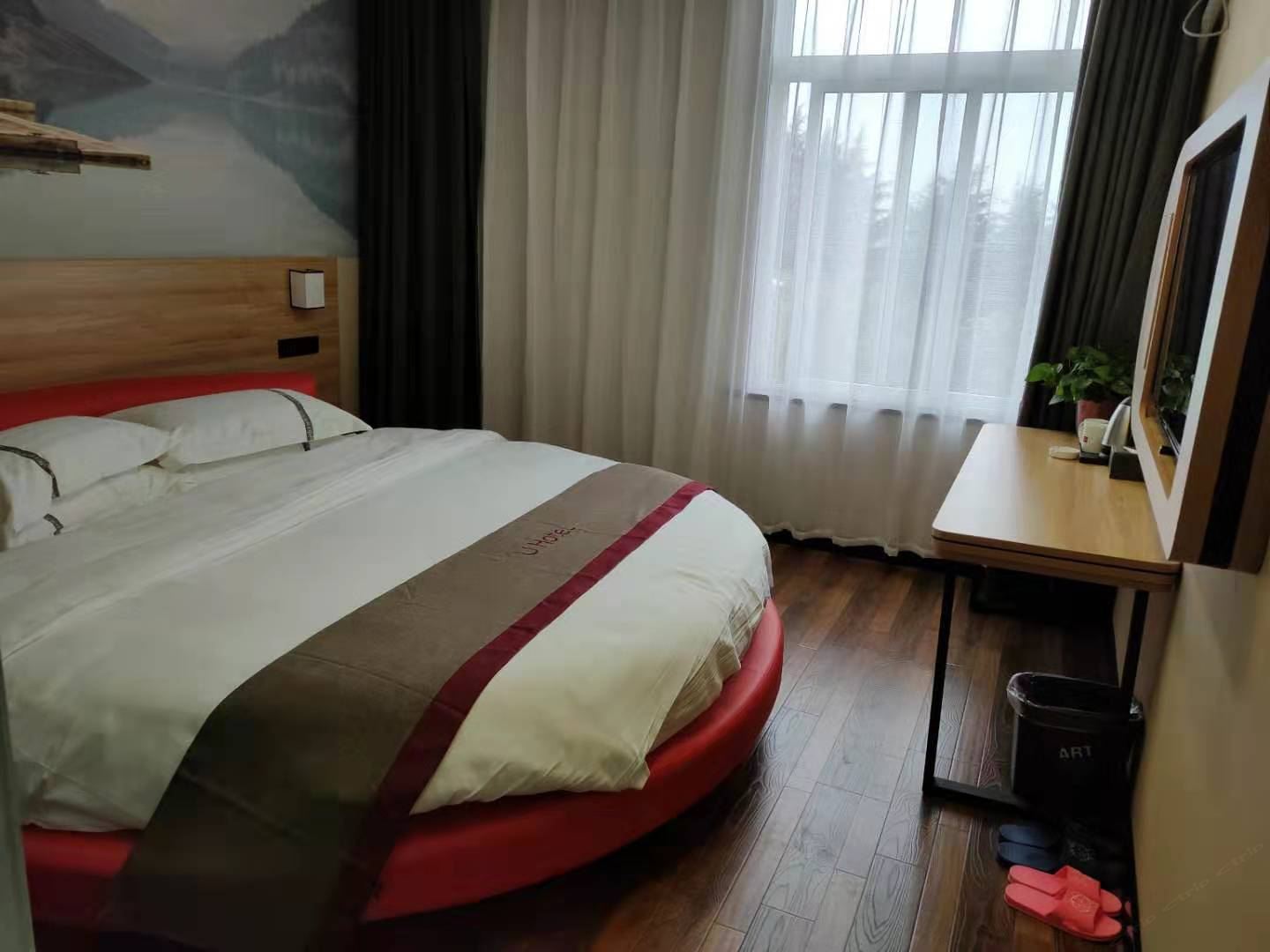 风情圆床房