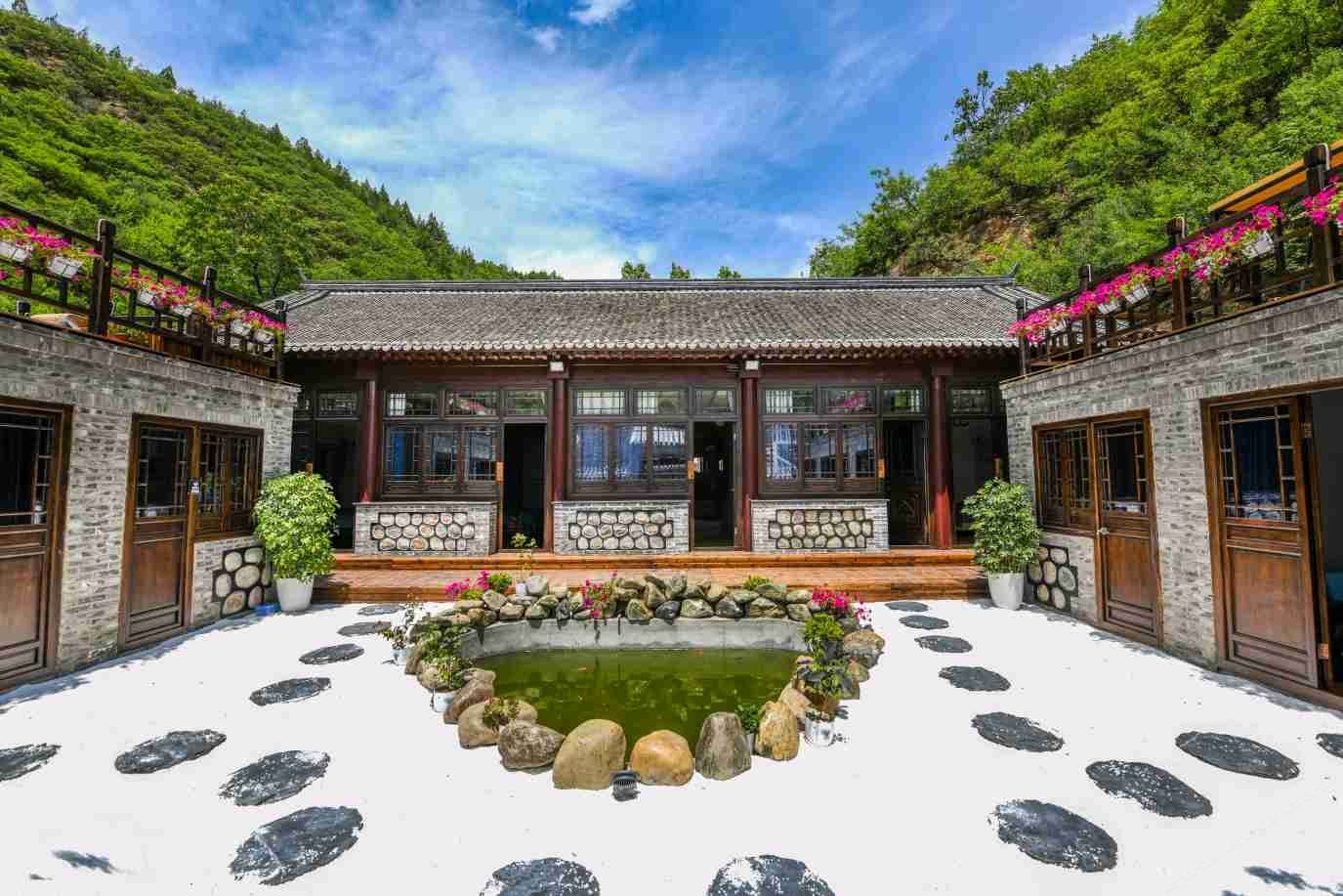 野长城下四合院