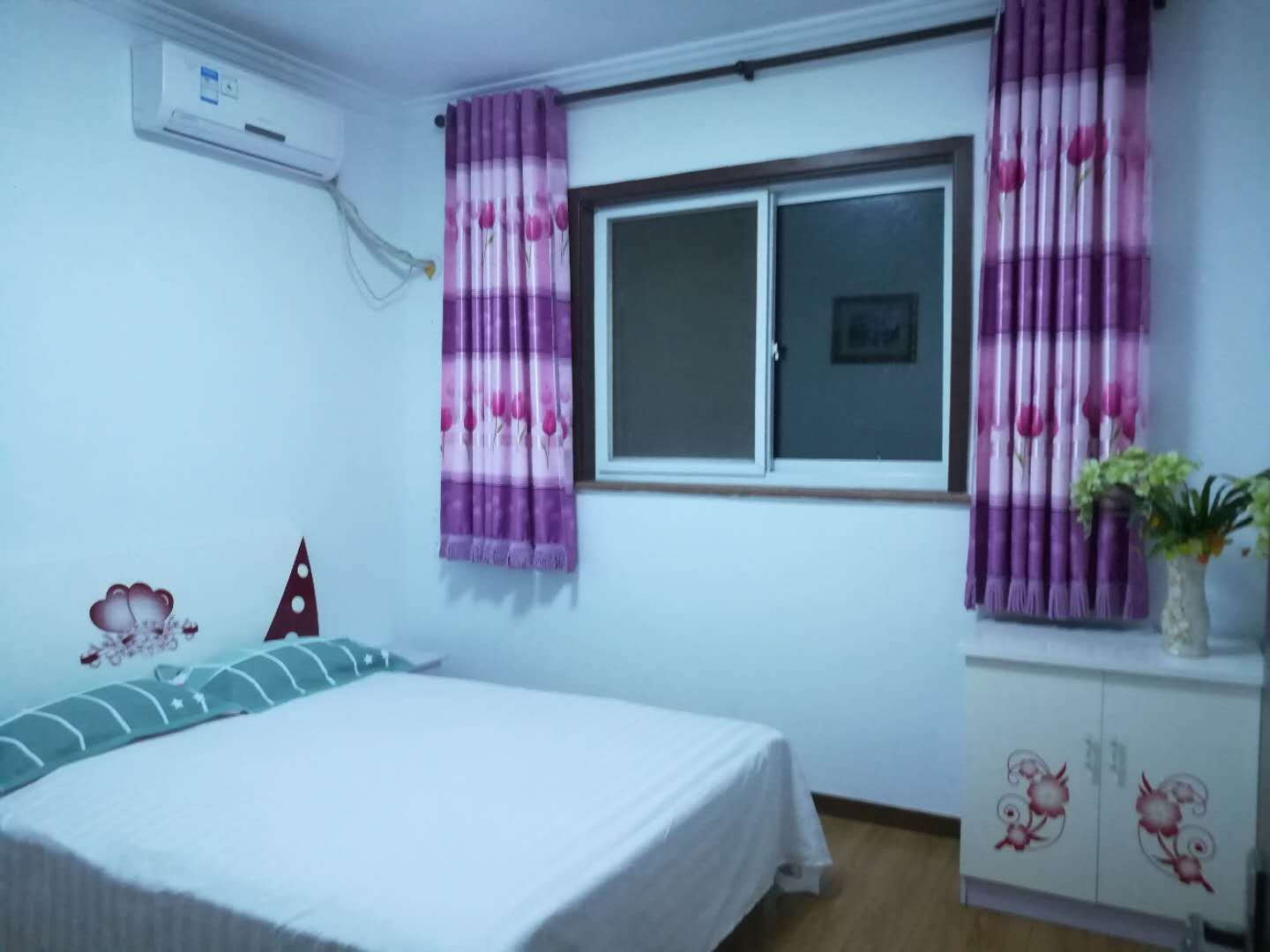 舒适大床房(公共卫浴)