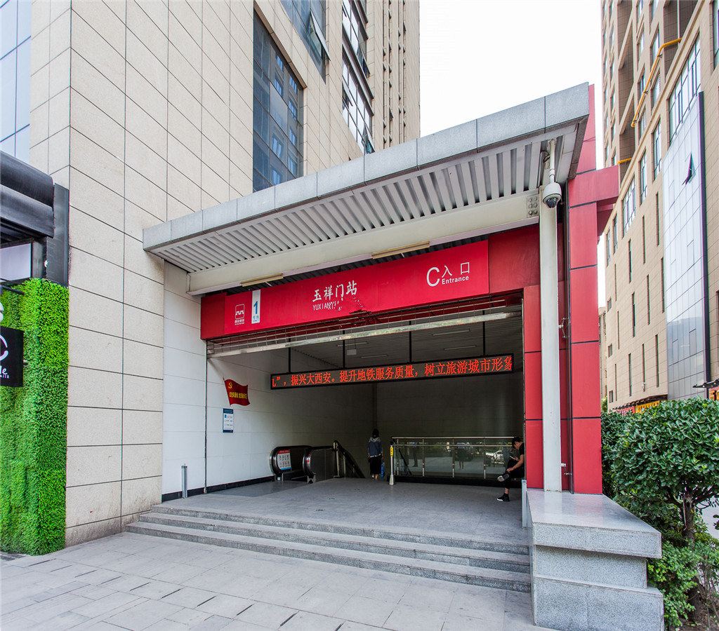 西安古城门口地铁口上简约两室公寓