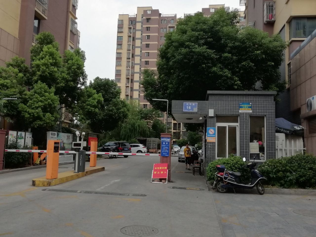 南京大蓝鲸太空舱青年旅舍