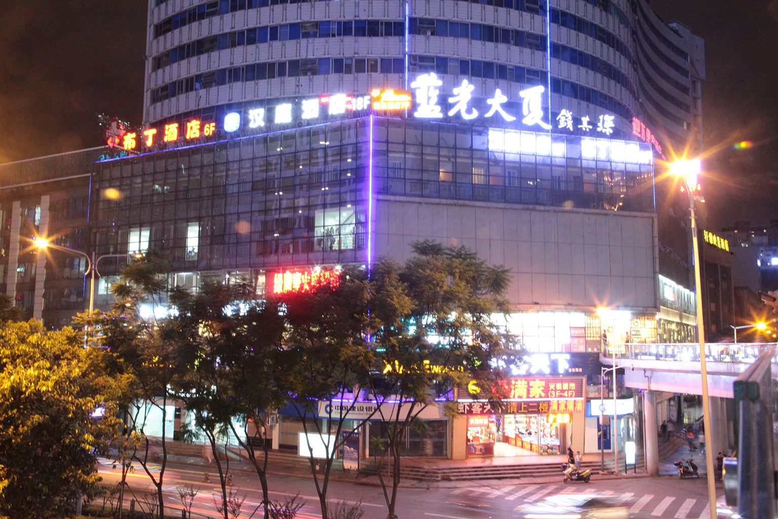 尚俭太空舱酒店(成都春熙路地铁站店)