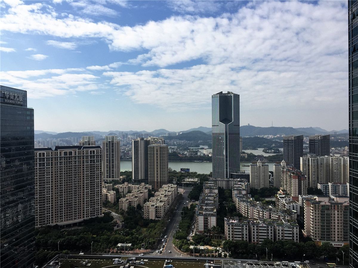 惠州华贸城央卅五艺术公寓酒店