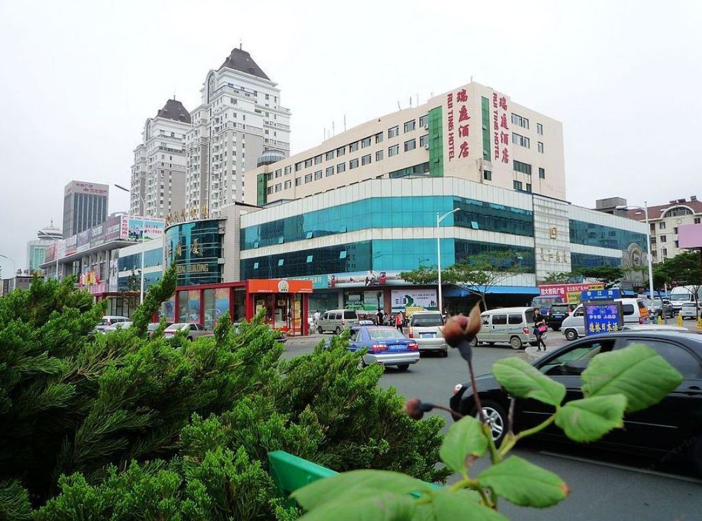 如家睿柏·云酒店(青岛开发区香江路商业街利群店)