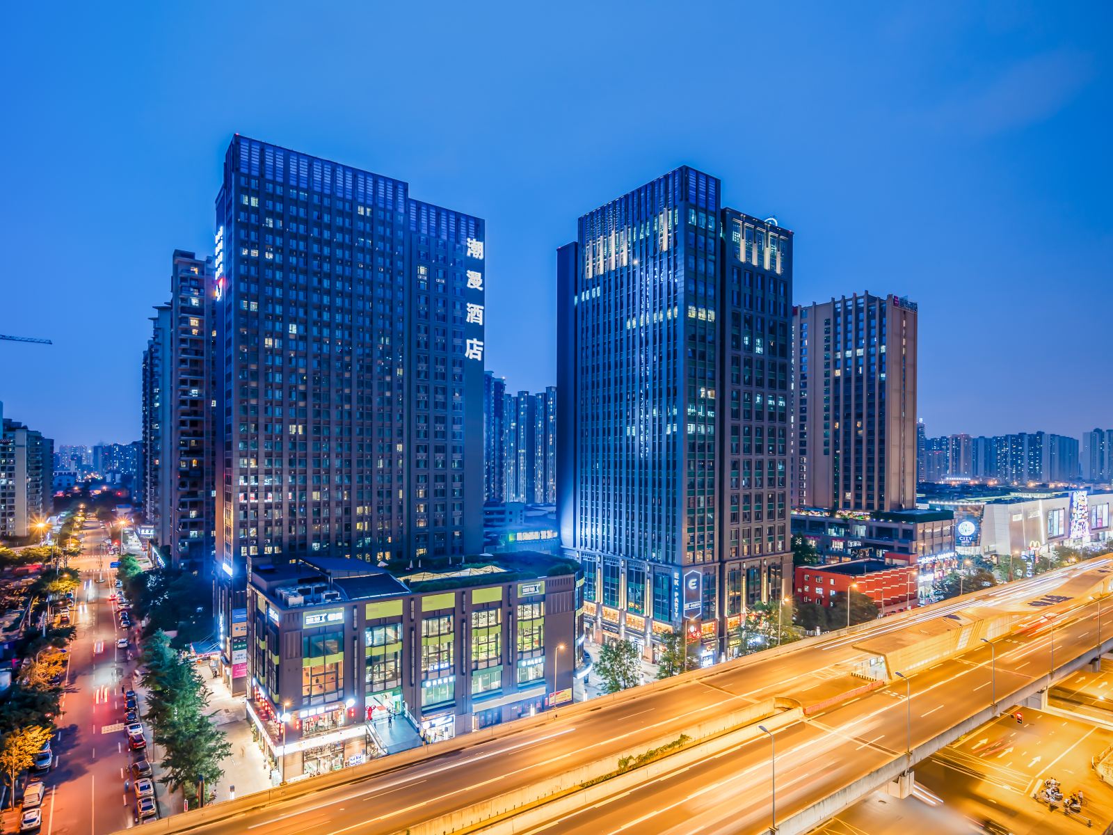 潮漫酒店(成都建设路电子科技大学店)