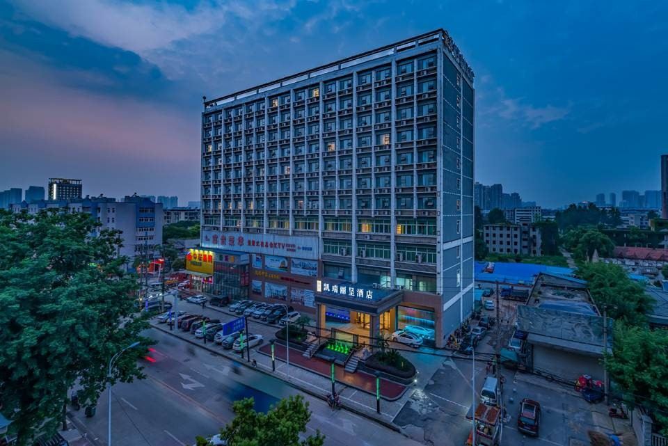 凯瑞丽呈酒店(武汉吴家山五环大道轻轨站店)