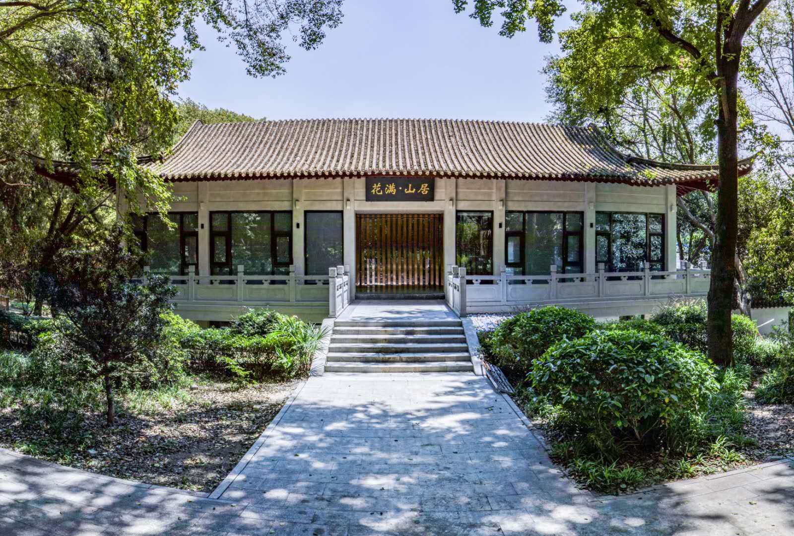东湖花满山居民宿