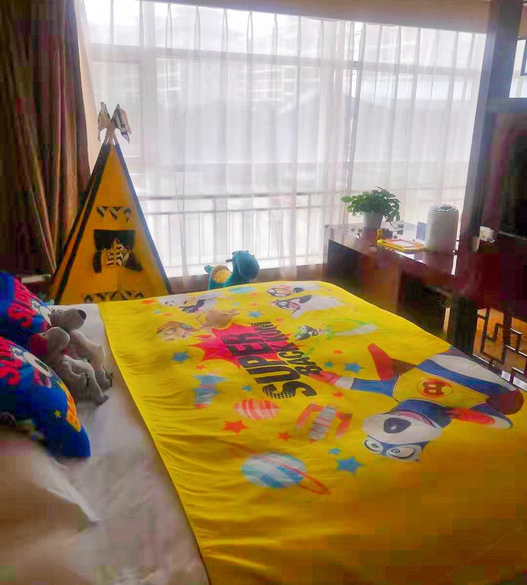 贝肯熊亲子主题房