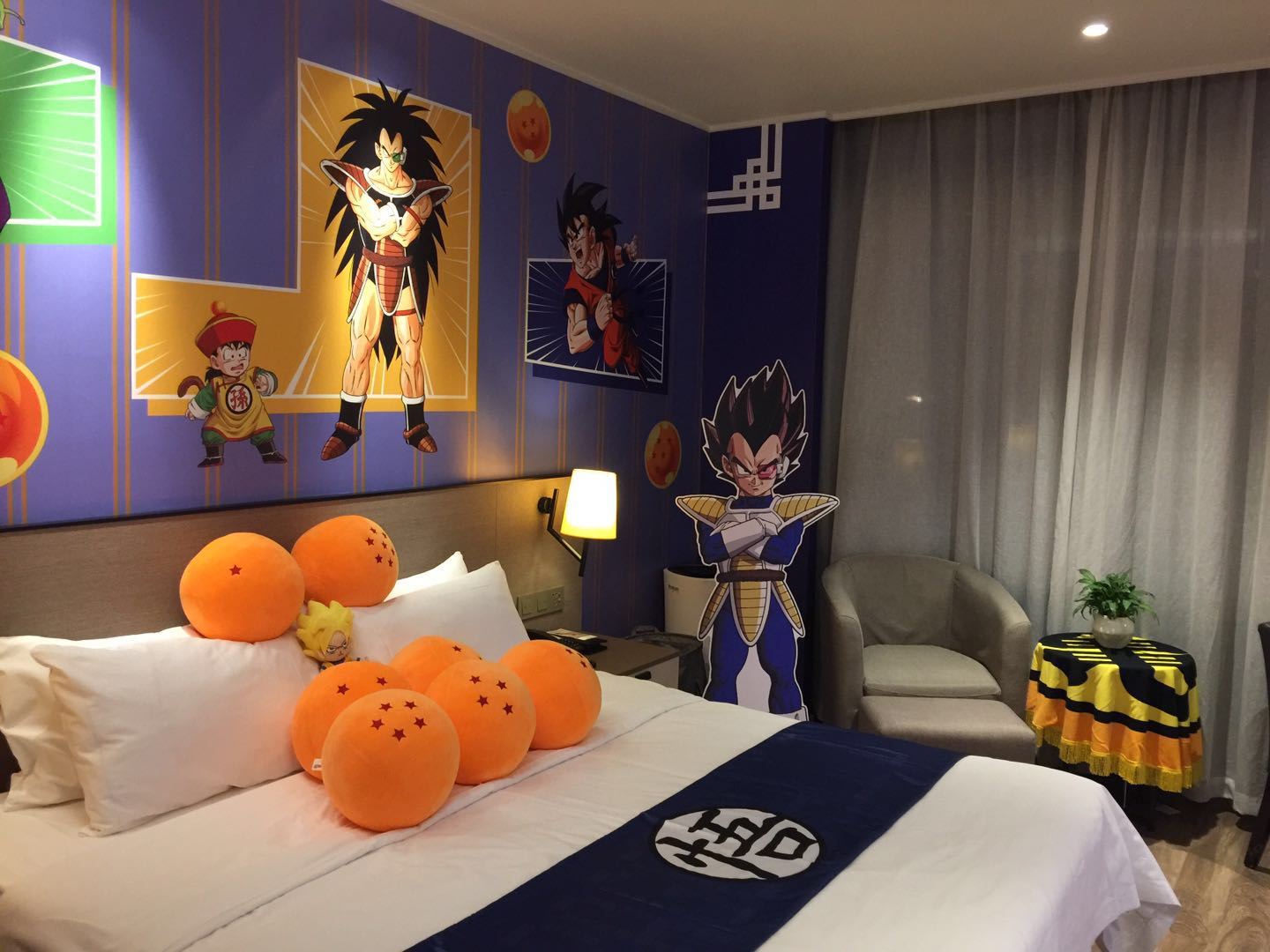 漫次元龙珠商务大床房