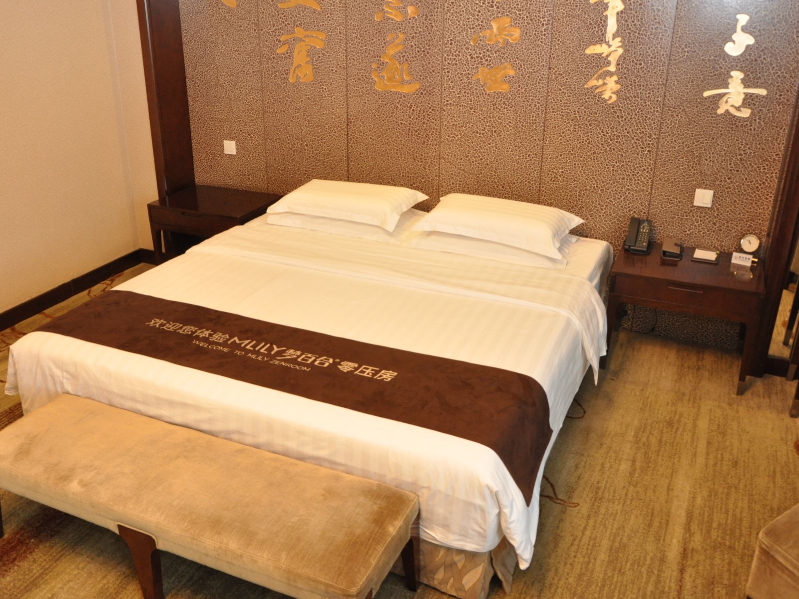 零压豪华大床房