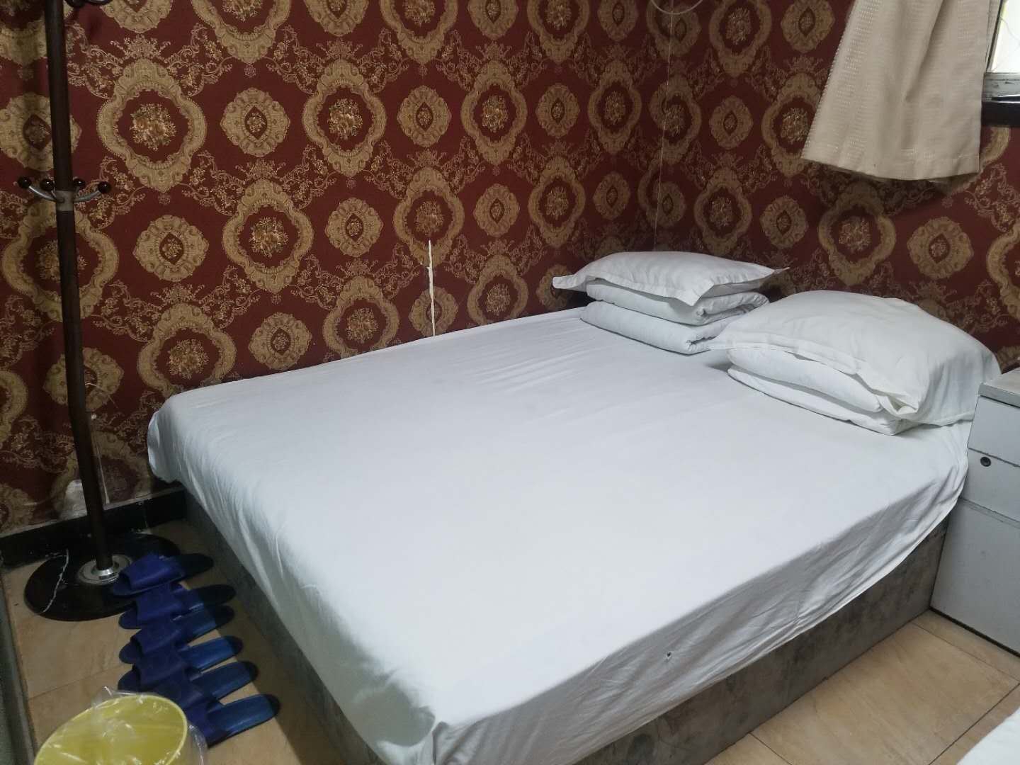 普通大床房(公共卫生间)(无法洗浴)