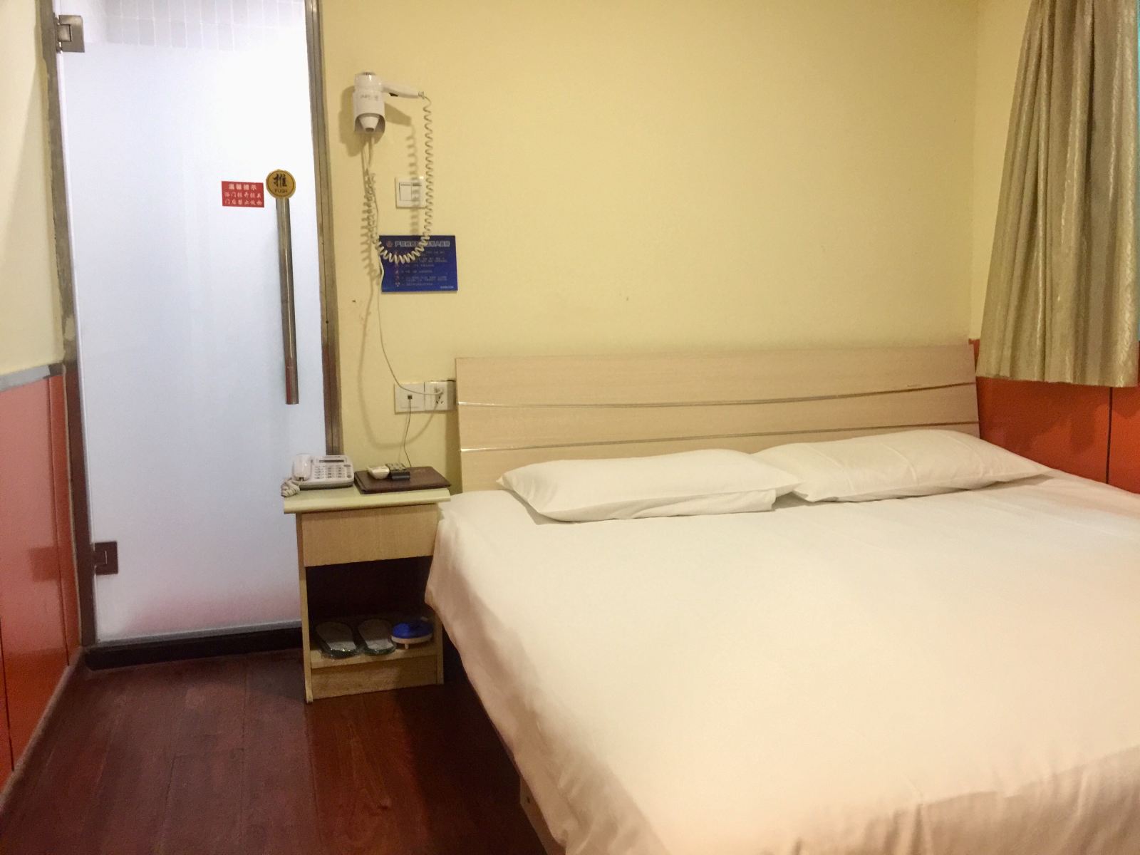 温馨高级大床房(无窗)