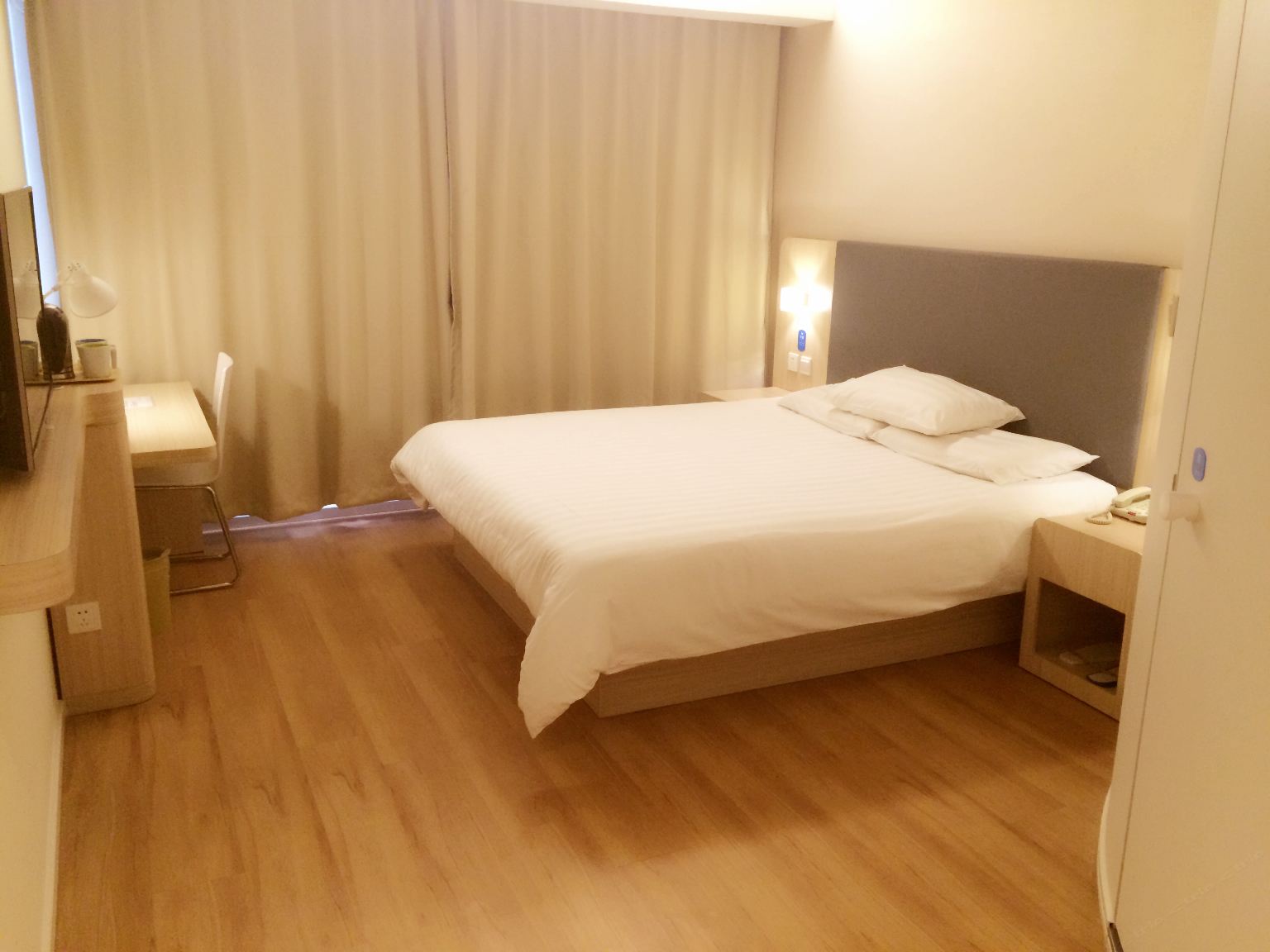 高级大床房
