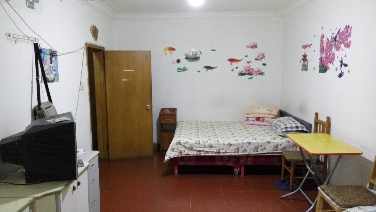 次卧房
