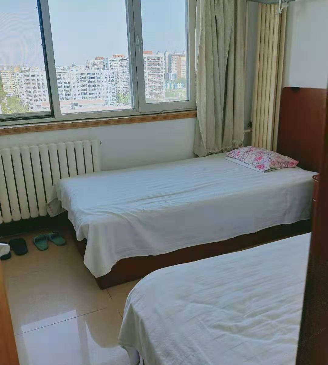 双人次卧室房(公共卫浴)
