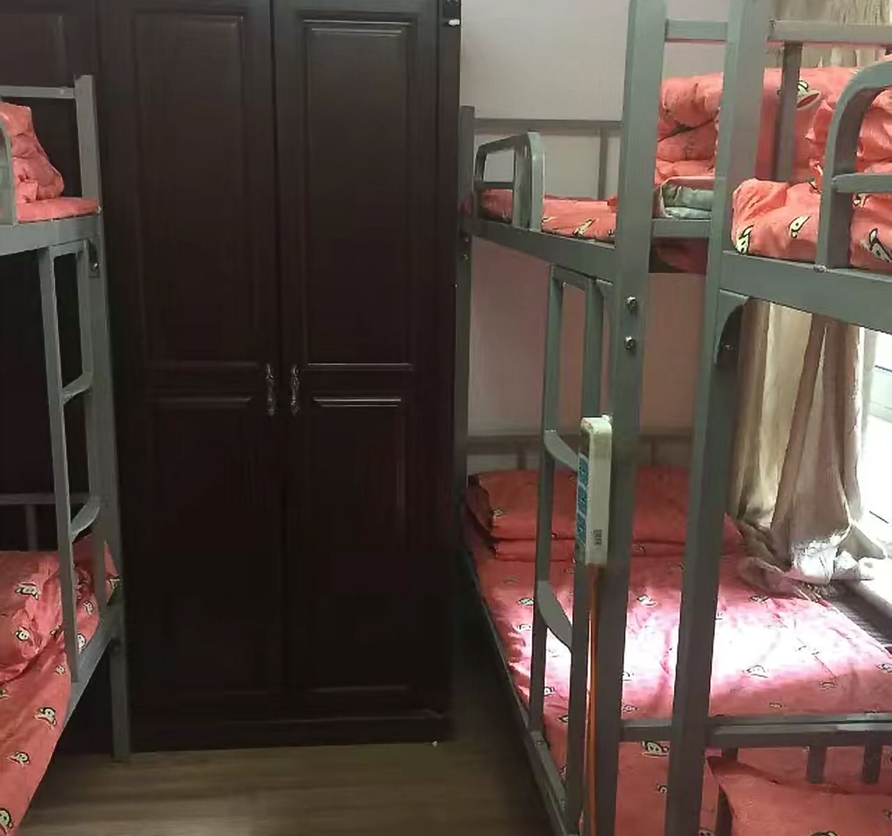 8人间(床位)(公共卫浴)
