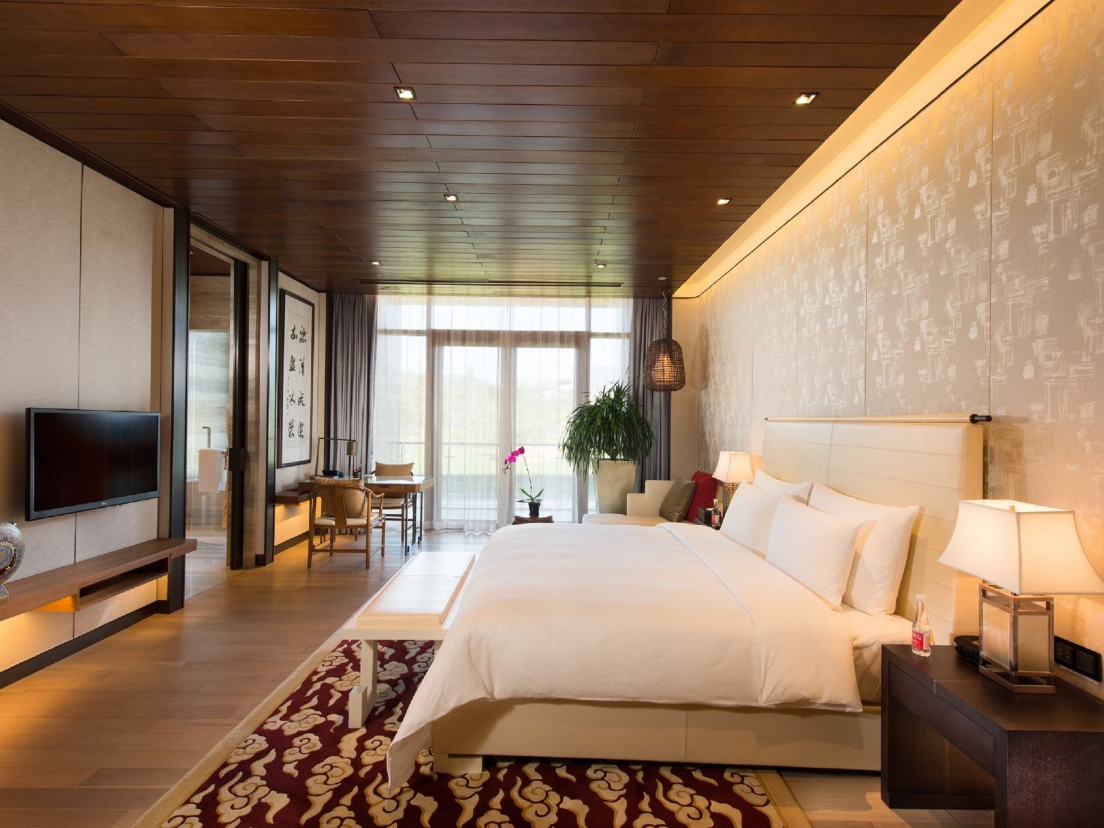 名轩豪华园景大床房