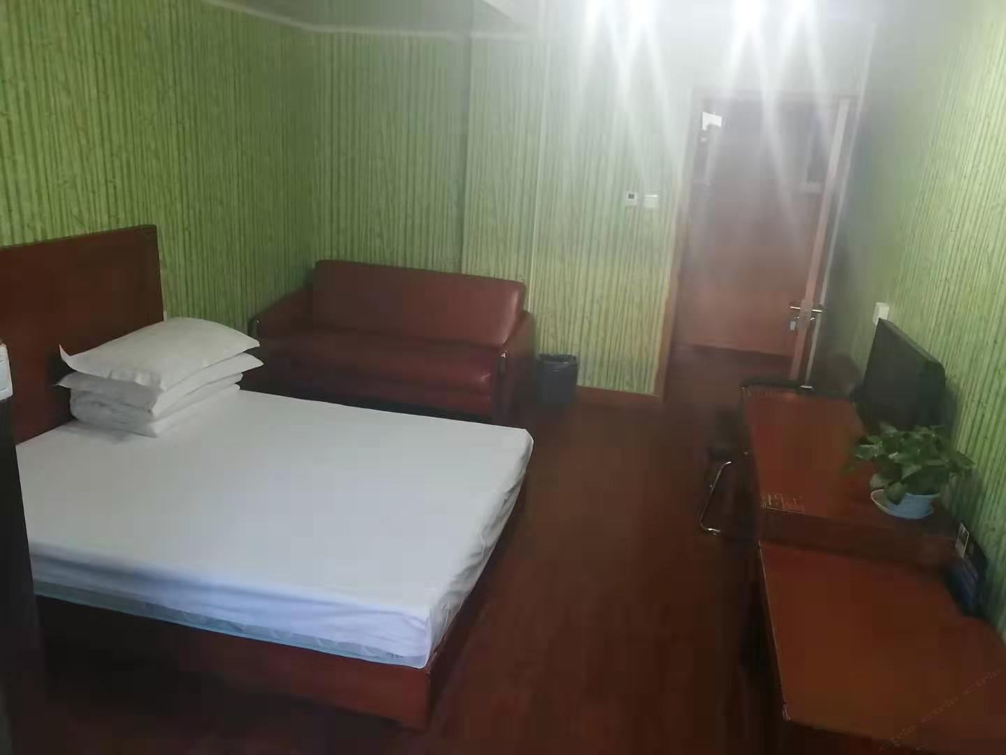 经济大床房