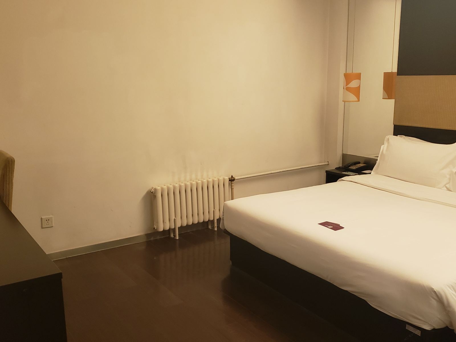 经济大床房(无窗)