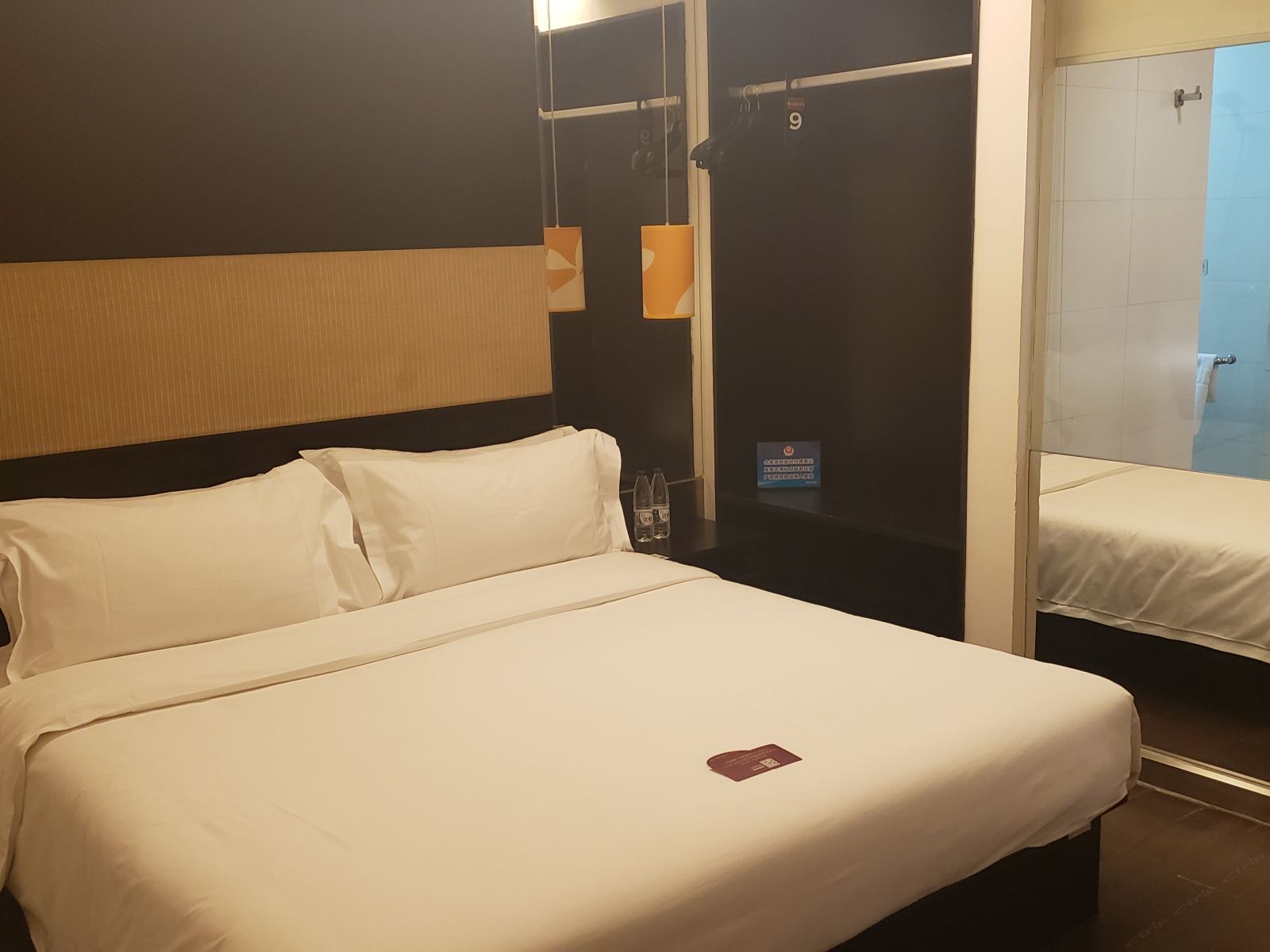 经济大床房(无窗)