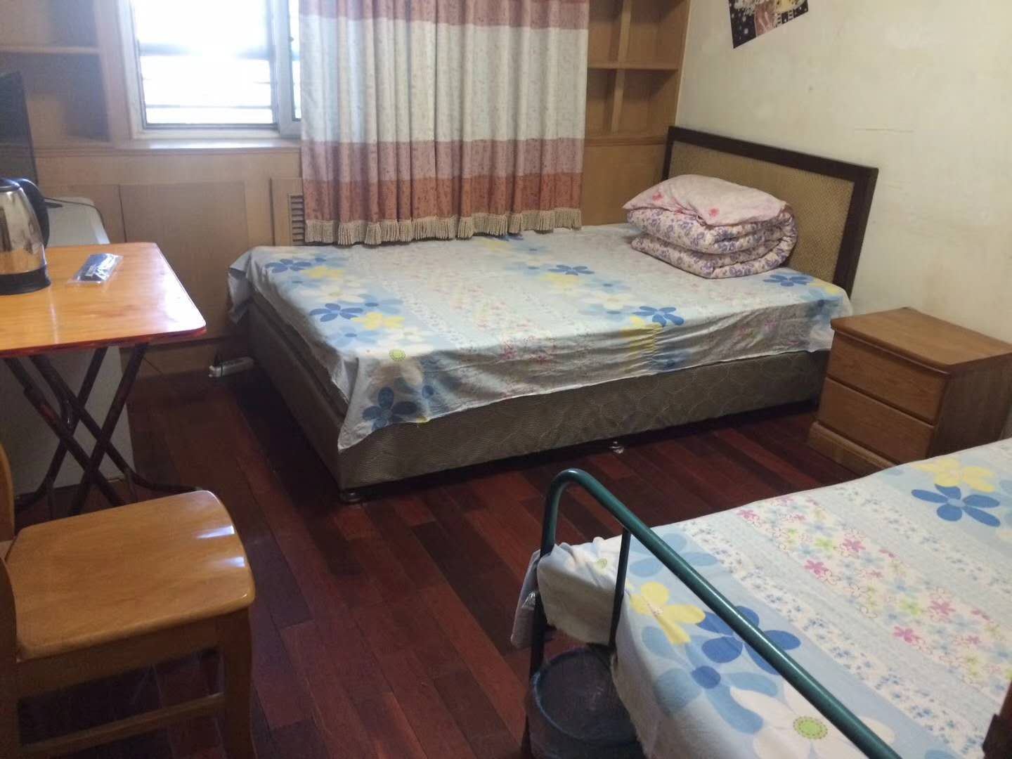 次卧室(公共卫浴)