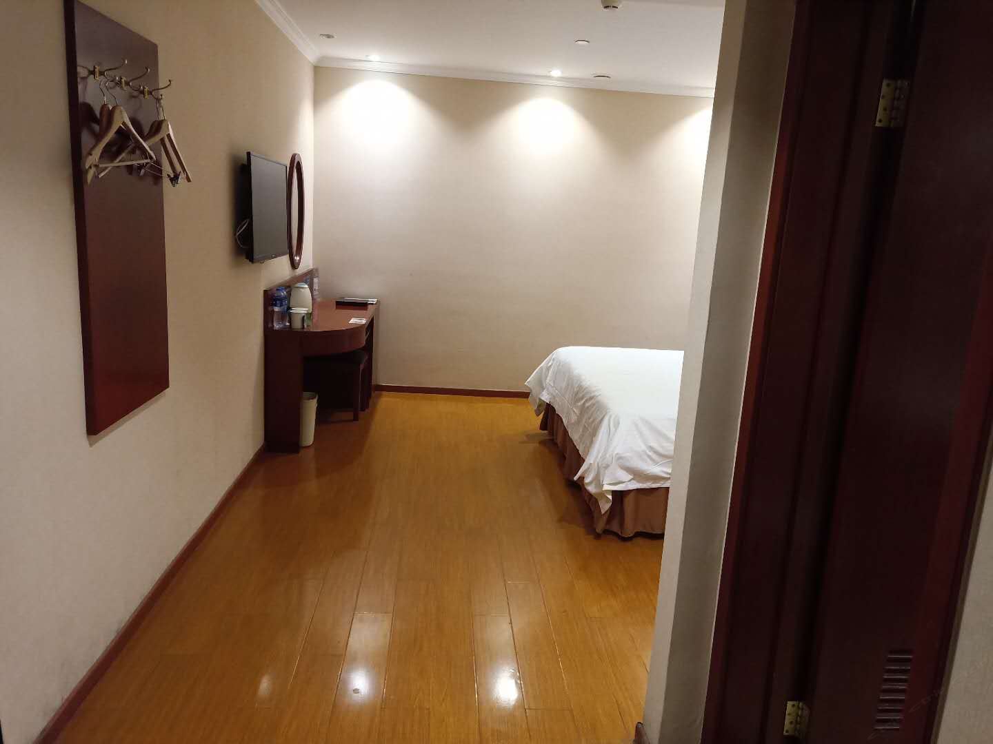 大床房(无窗)