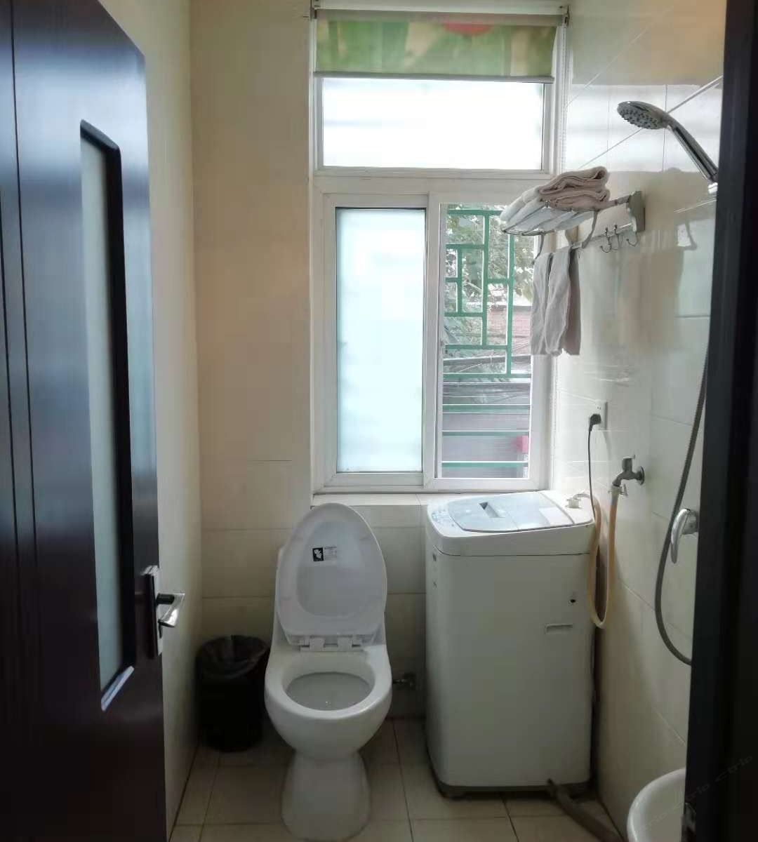 四人家庭间