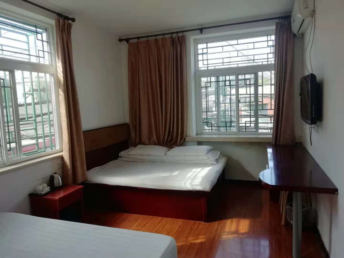 四人家庭间