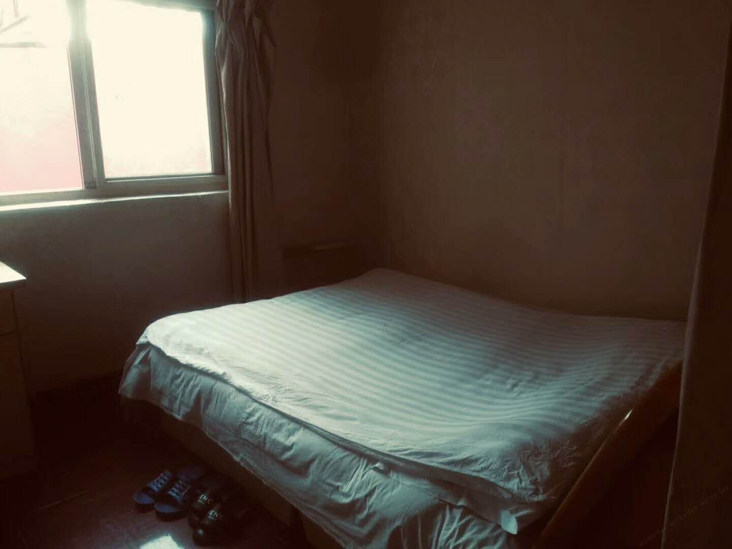 经济大床房