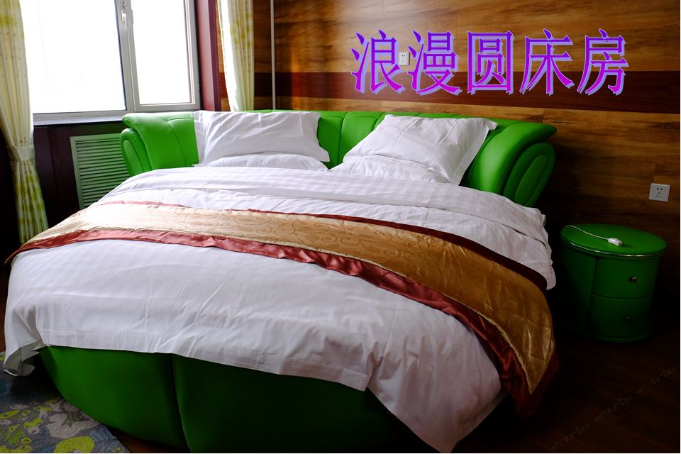 浪漫圆床房