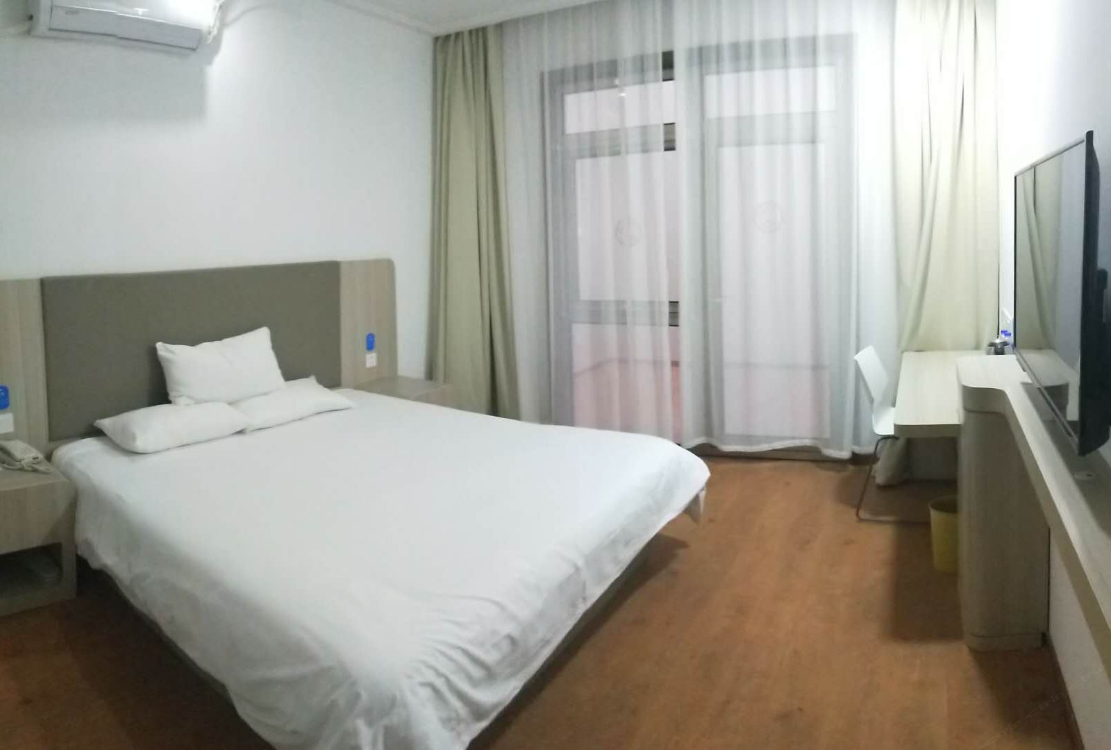 高级大床房