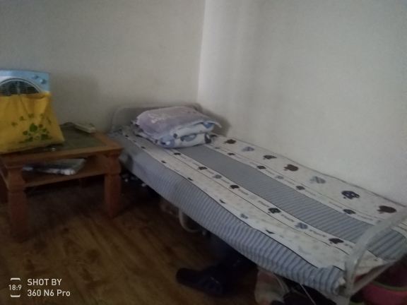 沙发房(床位)(无窗)(公共卫浴)