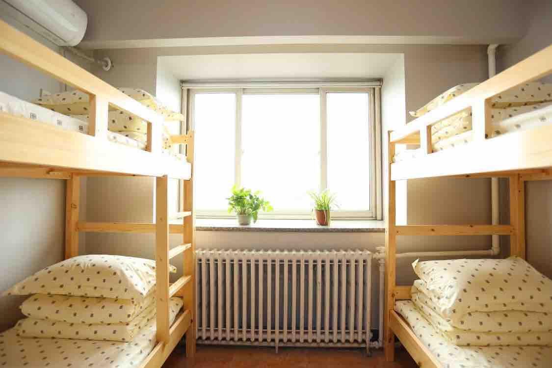 女生温馨六人床位间(公共卫浴)