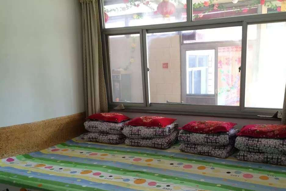 四人火炕房