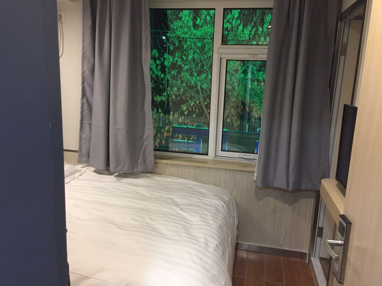 舒适大床房