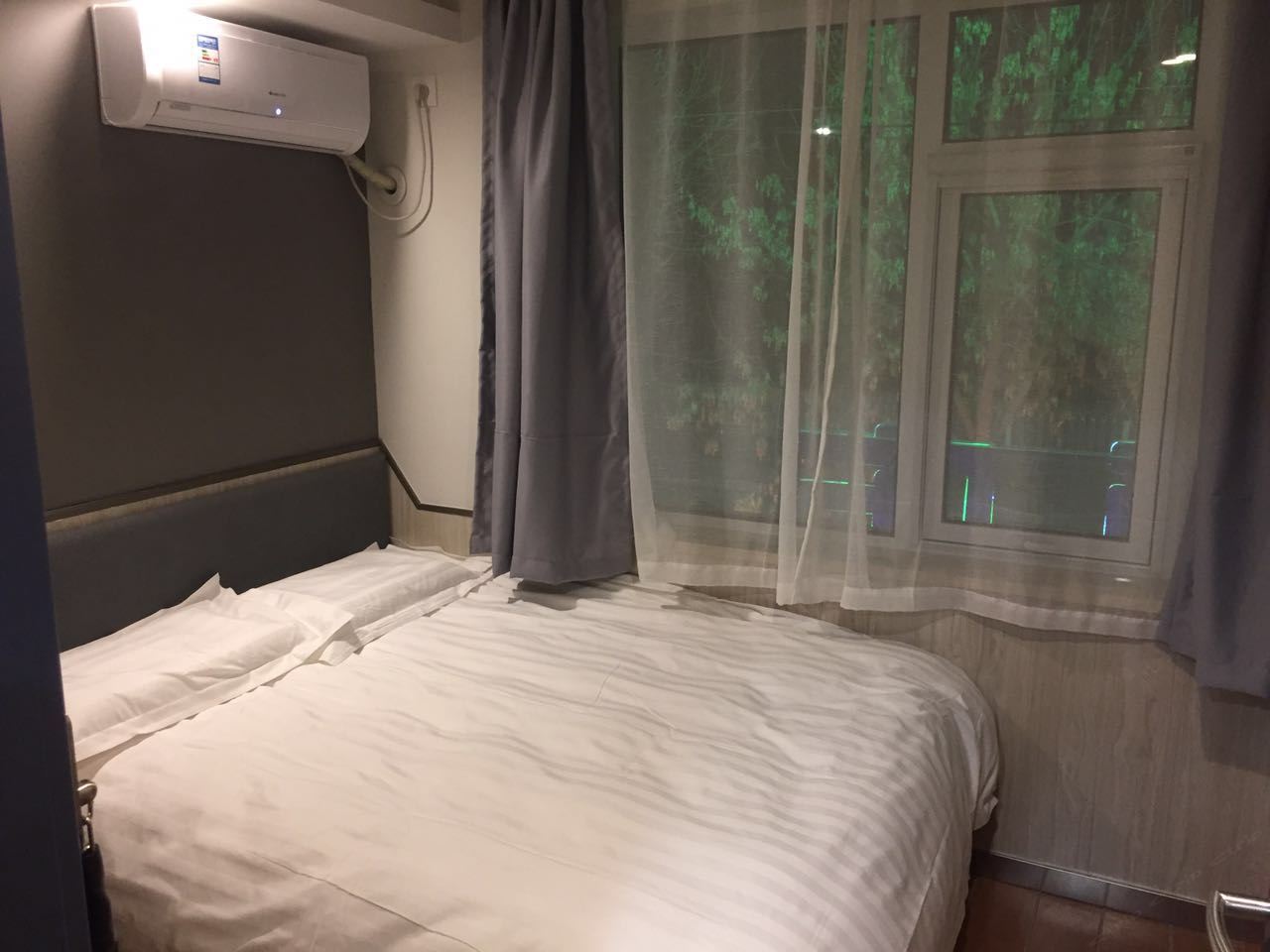 舒适大床房