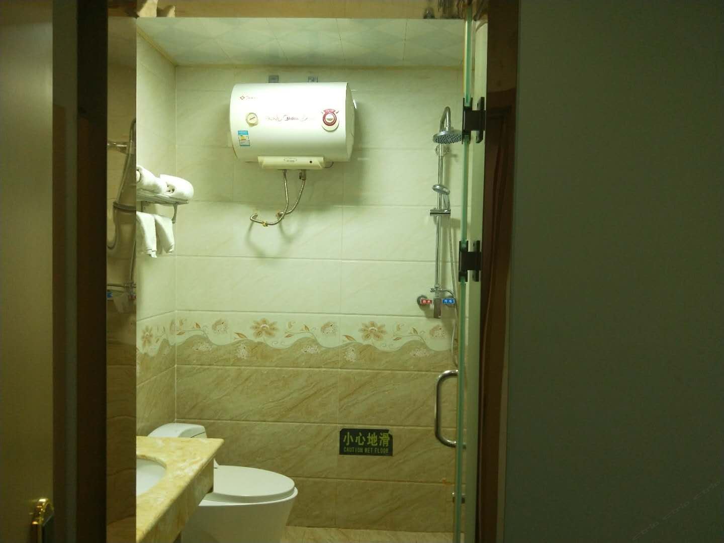 标准双床房(无窗)