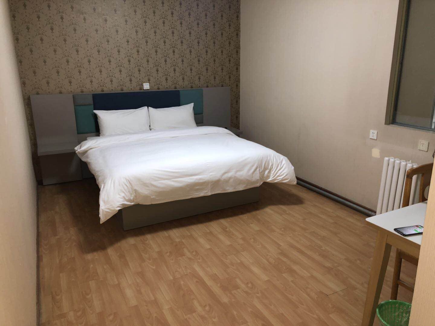 经济大床房(无窗)