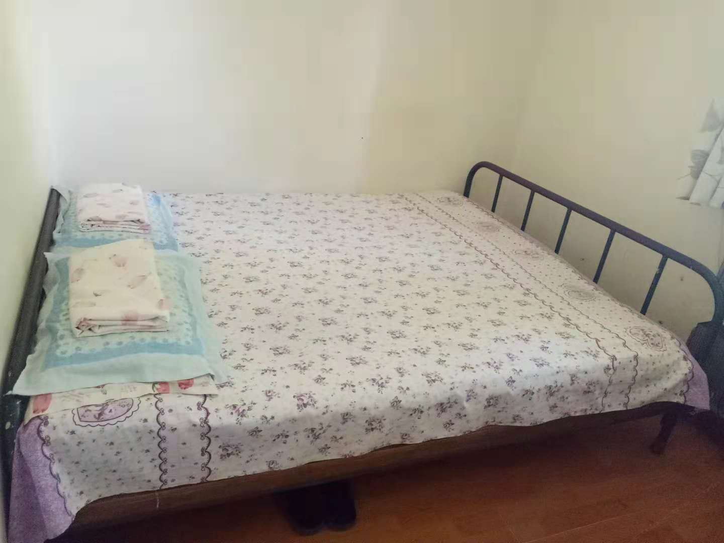 标准大床房(公共卫浴)
