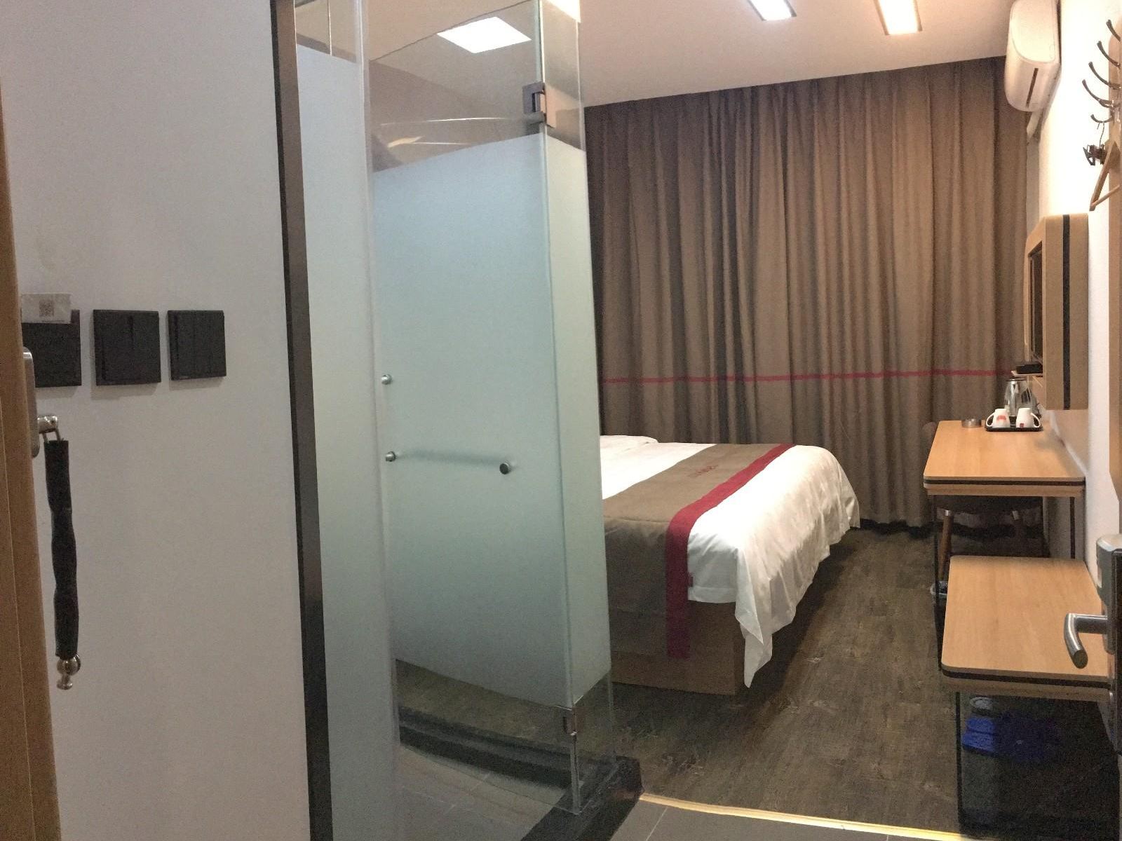标准大床房