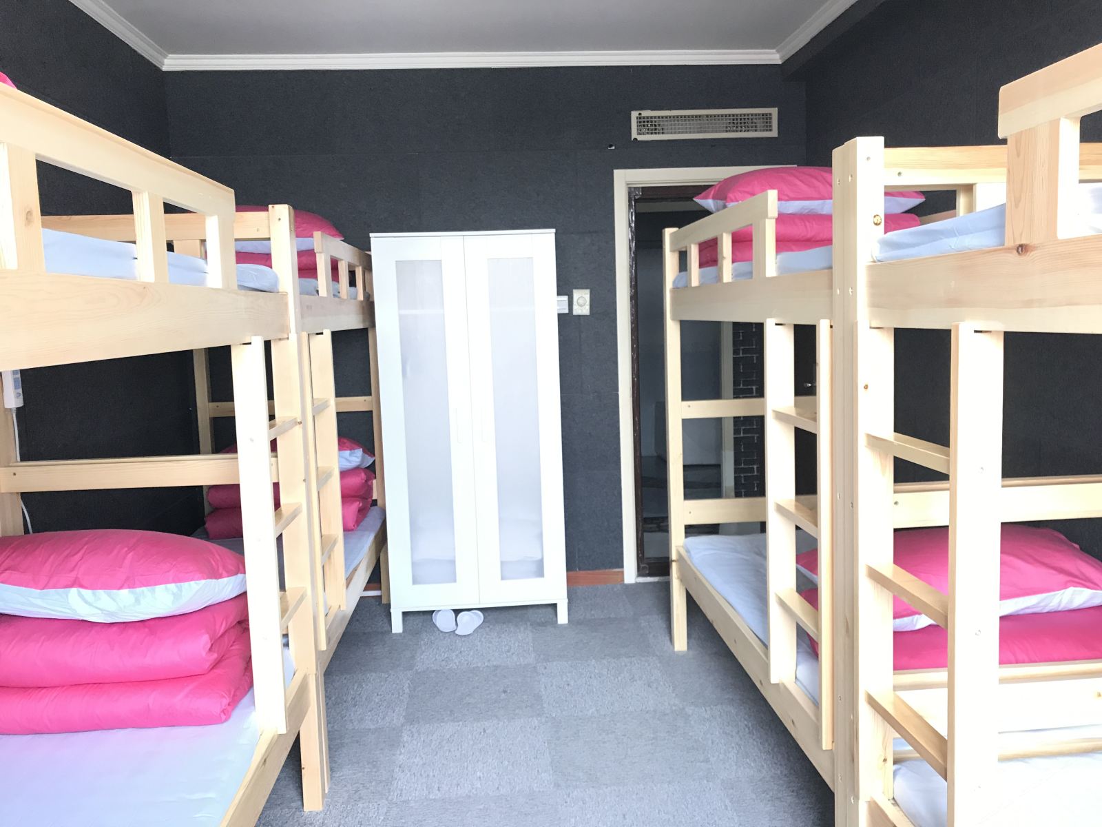 复古淑女八人间(床位)(公共卫浴)