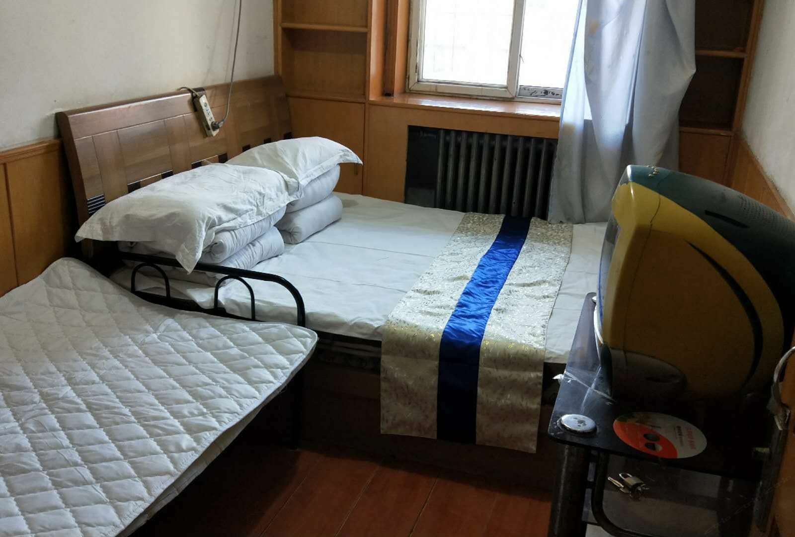 三床四人间(公共卫浴)
